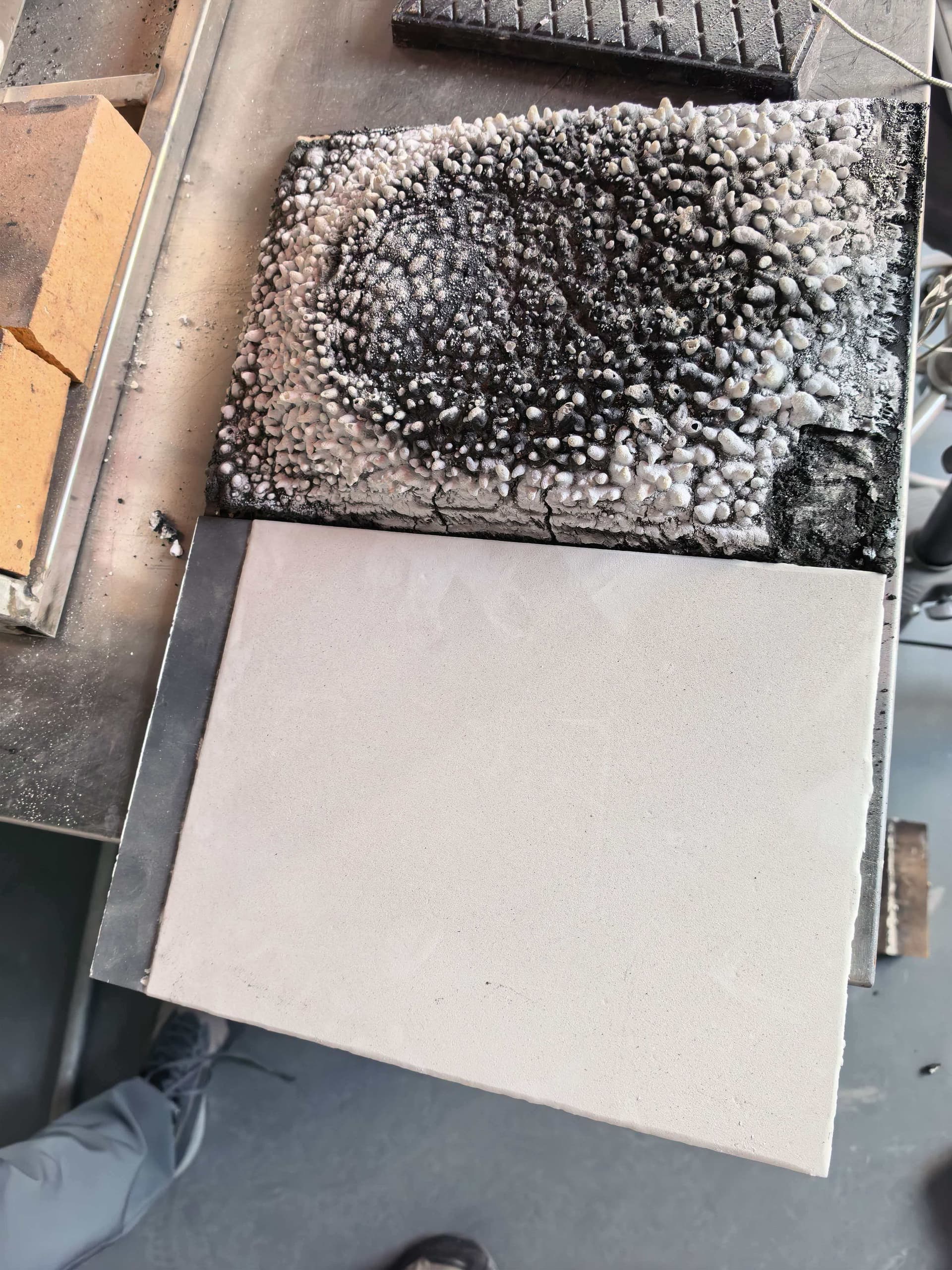 Expanded char layer from intumescent aerogel fireproof coating