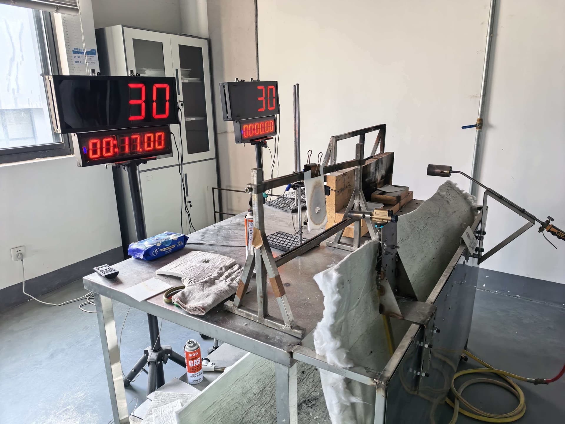 Controlled aerogel coating thermal test setup